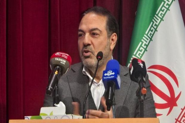 معاون بهداشت وزارت بهداشت با اعلام بازنگری و انتشار سومین نسخه رهنمودهای غذایی ایران، گفت: در این نسخه «بشقاب غذایی» به جای «هرم راهنمای غذایی» معرفی شده است.