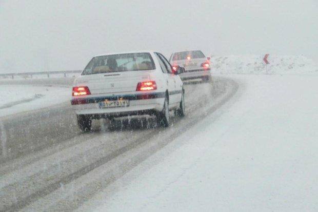 بارش برف در محورهای جنوب آذربایجان غربی