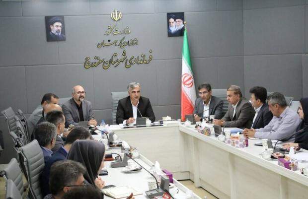 سنندج- فرماندار سنندج گفت: برآورد وجود ۱۱ هزار بی‌سواد در سنندج، ضرورت استفاده از همه ظرفیت‌های شهرستان برای توسعه سوادآموزی و کاهش این آمار را دوچندان کرده است.