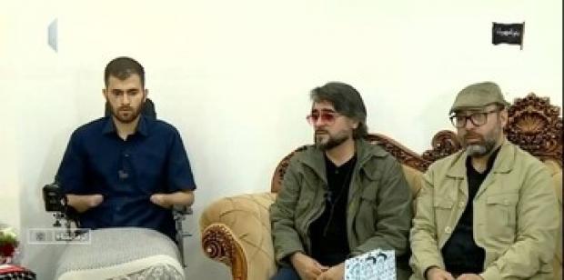 سعید نجاتی نویسنده و کارگردان سینما، جایزه سیمرغ بلورین فجر را که از سی و هشتمین جشنواره فیلم فجر دریافت کرده بود، با حضور در منزل حسین محمدی جانباز جنگ رمضان در کرمانشاه، به او تقدیم کرد.