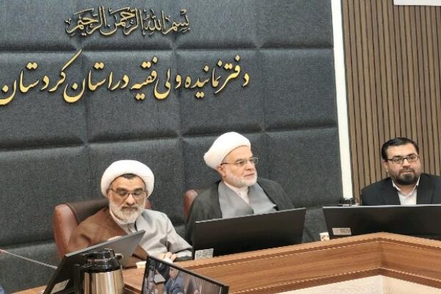 سنندج- دبیر شورای عالی انقلاب فرهنگی، مشارکت مردم و توجه به هویت فرهنگی کردستان را از الزامات اجرای مؤثر برنامه‌های جهاد تبیین در استان دانست.
