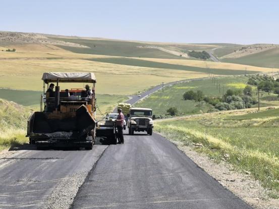 جذب قیر رایگان برای اجرای نهضت آسفالت روستایی در بوکان