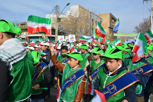 راهپیمایی یوم الله ۱۳ آبان از لنز دوربین مینا کریم زاده شهروند بوکانی