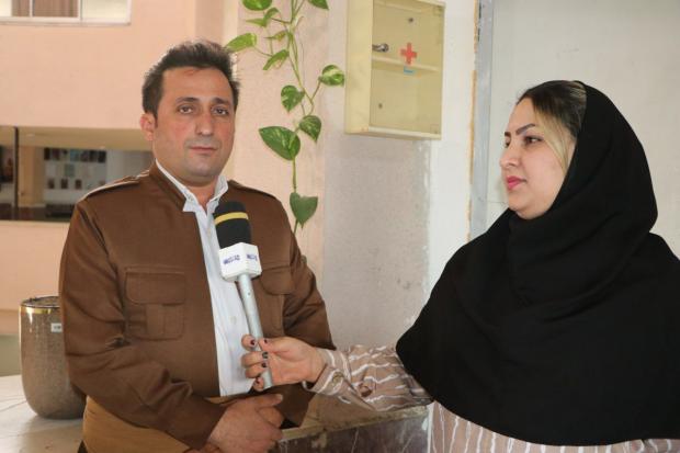  در گفت‌وگویی اختصاصی با زنان بیدار، نوید سوزنی از روزهایی گفت که تنها بود و از شب‌هایی که با صدای دف و تمرین‌های بی‌پایان، بیش از ۱۲ گروه هه لپه‌ركی را در سقز سازمان‌دهی کرد.