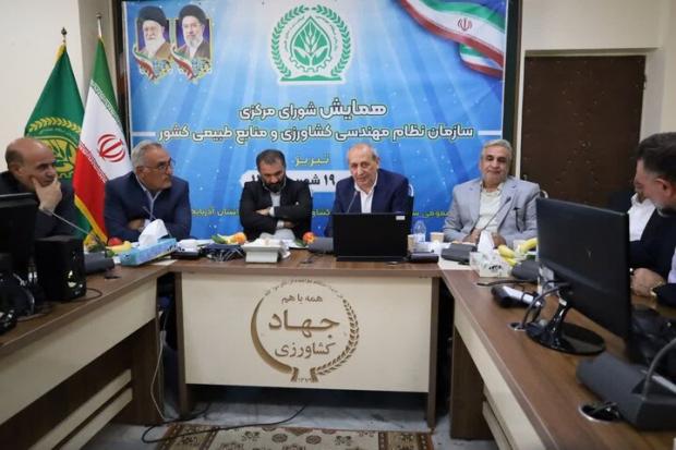 تبریز- رئیس سازمان جهاد کشاورزی آذربایجان شرقی گفت: این استان ۲۰۰ هکتار گلخانه صادرات‌محور دارد و ۴۰۰ هکتار گلخانه جدید نیز در حال احداث است.