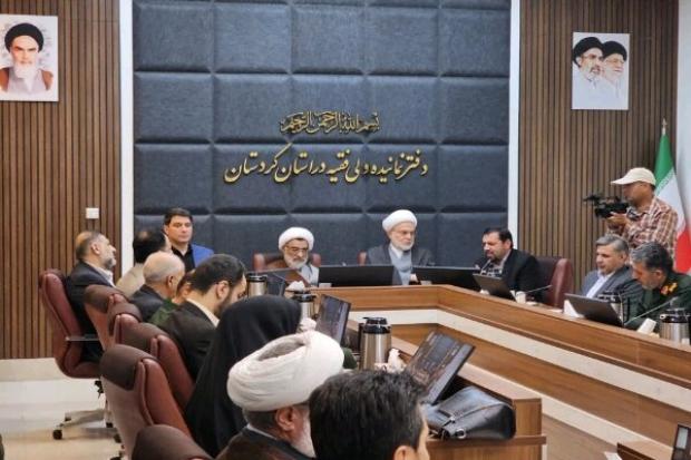 سنندج- مدیرکل فرهنگ و ارشاد اسلامی کردستان از تدوین برنامه عملیاتی جهاد تبیین در چهار محور هویت ایرانی ـ اسلامی، تبیین دستاوردهای انقلاب، نقشه‌های شکست‌خورده دشمن و زیست عفیفانه خبر داد.