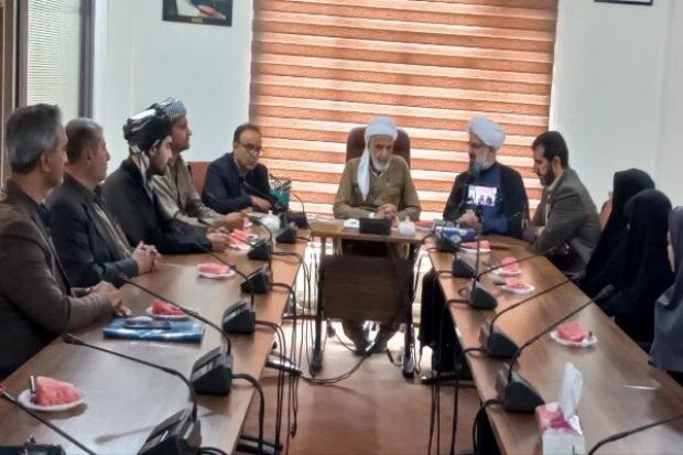 سنندج- دبیر ستاد امر به معروف و نهی از منکر کردستان گفت: افزایش تعلق ملی در جامعه کردی، ترویج گفتمان انقلاب و استفاده از ظرفیت علما و نخبگان از مهم‌ترین محورهای فعالیت این ستاد در استان است.