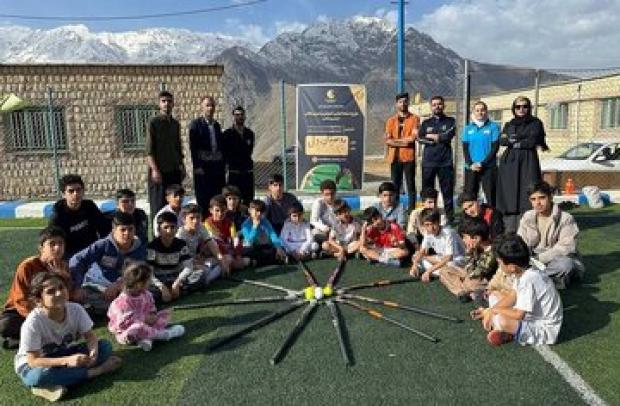  رئیس هیات هاکی استان کردستان با تاکید بر اینکه این رشته ورزشی از ظرفیت بالایی  است، گفت: متاسفانه هاکی کردستان از کمبود امکانات اولیه رنج می‌برد و نیازمند توجه جدی مسئولان است.