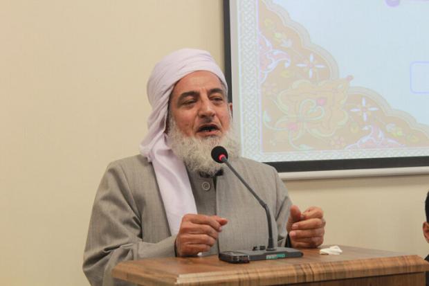 مریوان- امام جمعه مریوان گفت: تقویت تربیت قرآنی، حضور نوجوانان در مساجد و توجه به ارزش‌های دینی از مهم‌ترین نیازهای امروز جامعه برای مقابله با آسیب‌های فرهنگی و اجتماعی است.