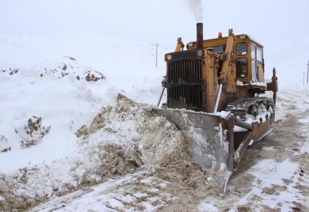 ۲۵۰ کیلومتر از محورهای شهری و روستایی سردشت برفروبی شد