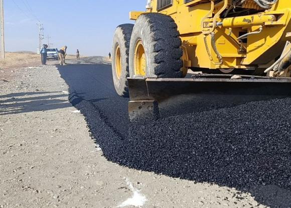 لکه گیری محور روستایی داربسر بوکان با آسفالت گرم